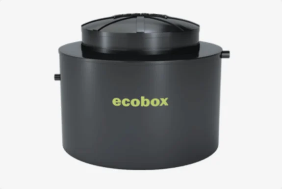 Ecobox reningsverk, svart tank med lock