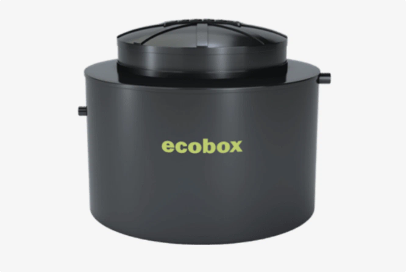 Ecobox reningsverk, svart tank med lock